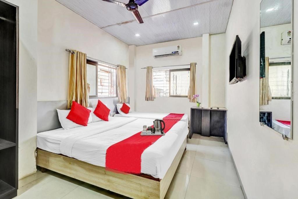 Hotel Kailash Park- Near International Airport Mumbai Exteriör bild