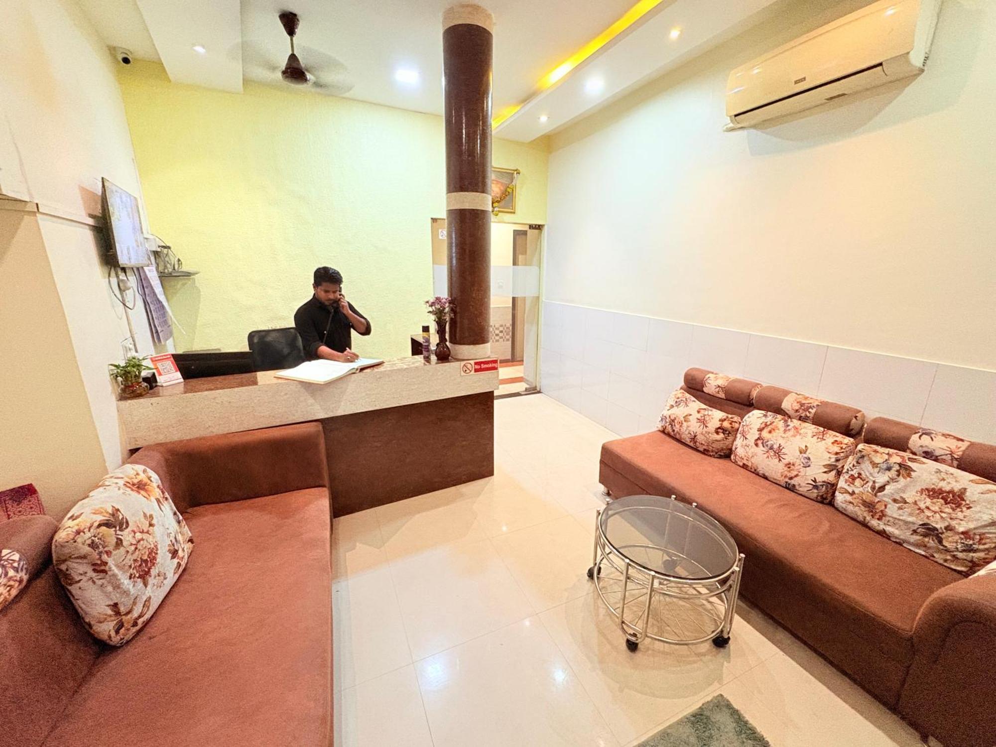 Hotel Kailash Park- Near International Airport Mumbai Exteriör bild