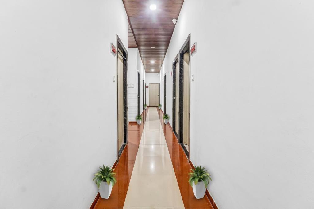 Hotel Kailash Park- Near International Airport Mumbai Exteriör bild