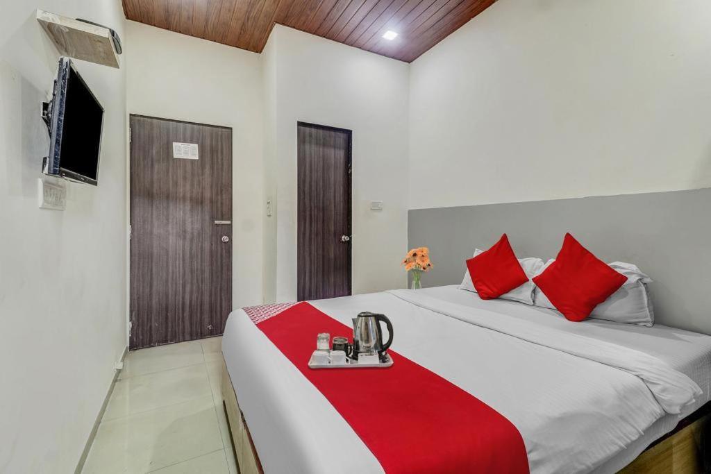 Hotel Kailash Park- Near International Airport Mumbai Exteriör bild